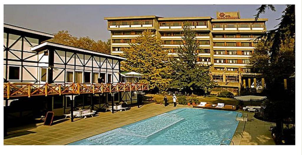 Hotel Broadway Srīnagar Zewnętrze zdjęcie