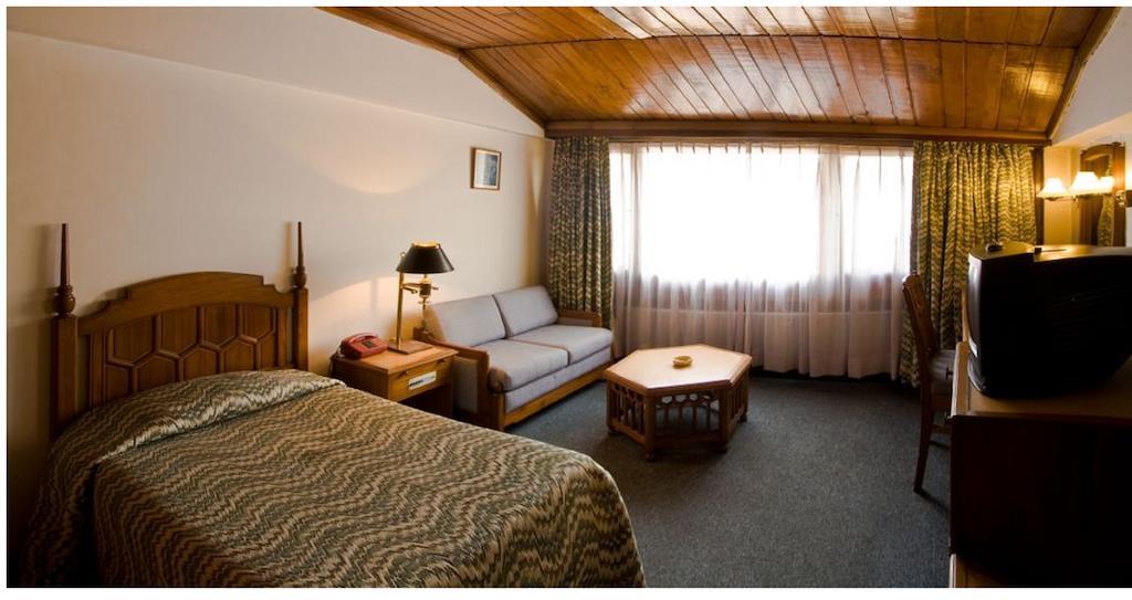 Hotel Broadway Srīnagar Zewnętrze zdjęcie